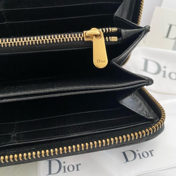 🌺🌸 PRE- LOVED🌸🌺 Lady Dior Zip Around Wallet Studded Leather - Picture 8 of 9